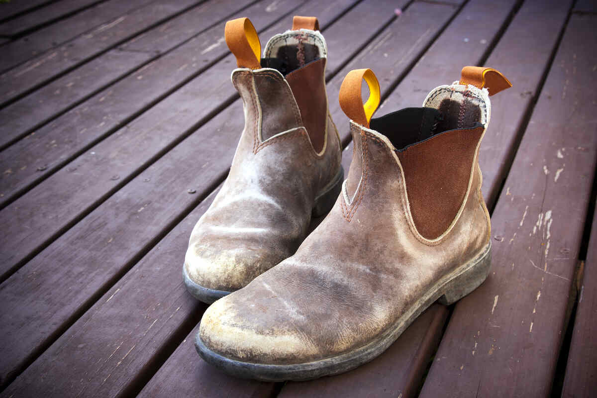 pull-on leather work boots