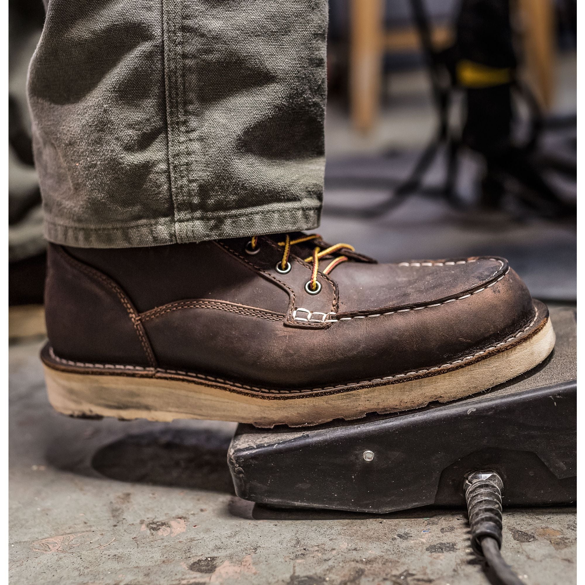 Danner Men's Bull Run USA Made 6" Moc Steel Toe Work Boot Brown 15564  - Overlook Boots